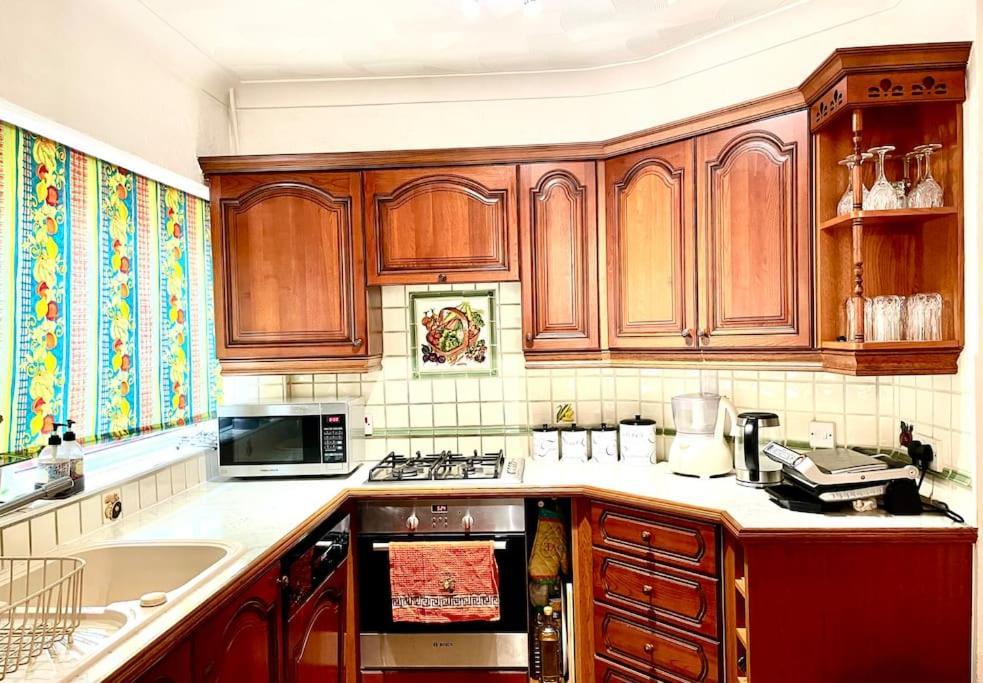 Stunning 1 Bedroom And Double Sofa Bed Near Train Station Southampton Eksteriør billede